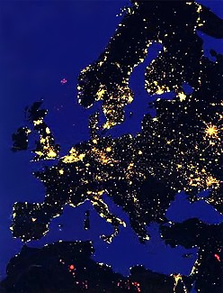 Europa bei Nacht und die unendliche Sonnenenergie