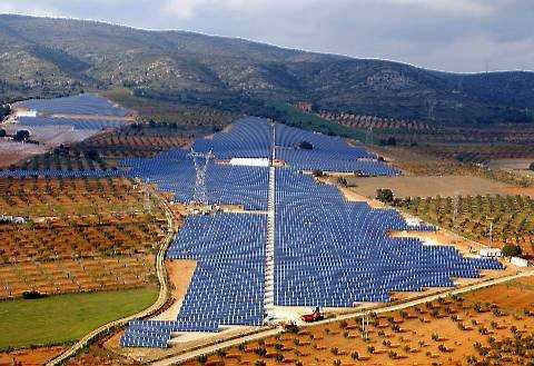 Solarmodule auf einer Flche von 71 Fuballfeldern in Spanien